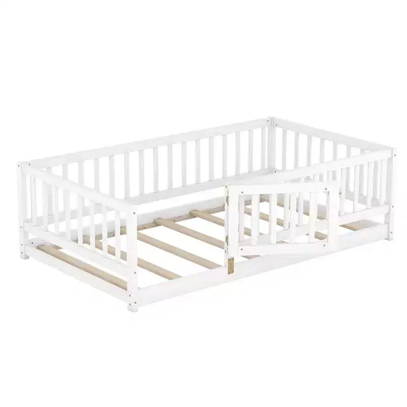 Letto basso a pavimento con recinzione di sicurezza e anta, doghe di supporto per bambini
