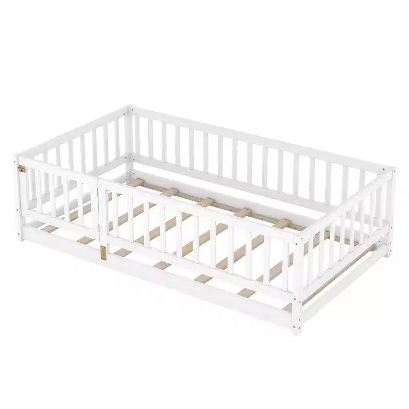 Letto basso a pavimento con recinzione di sicurezza e anta, doghe di supporto per bambini