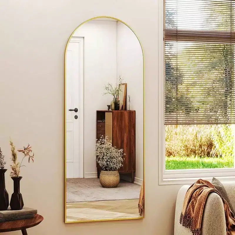 Specchio a figura intera ad arco da 56 pollici con cornice in lega di alluminio, specchio da terra dorato da parete grande specchio da toeletta