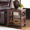 Tavolino da salotto quadrato 21" in legno con 2 ripiani color ciliegio - Stile Mid-Century, materiale pino